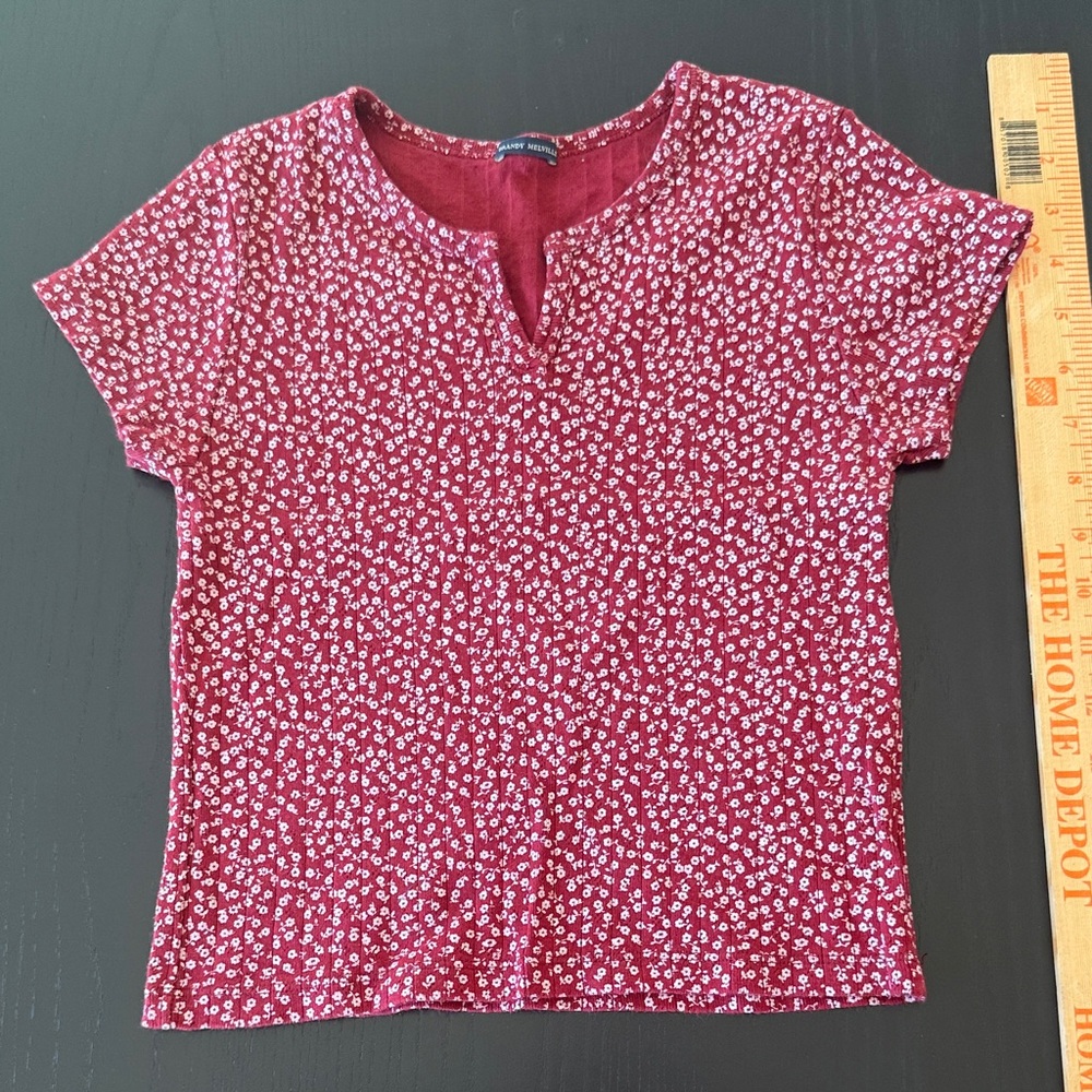 Brandy Melville Women’s Floral Split-Neck Tee one size
